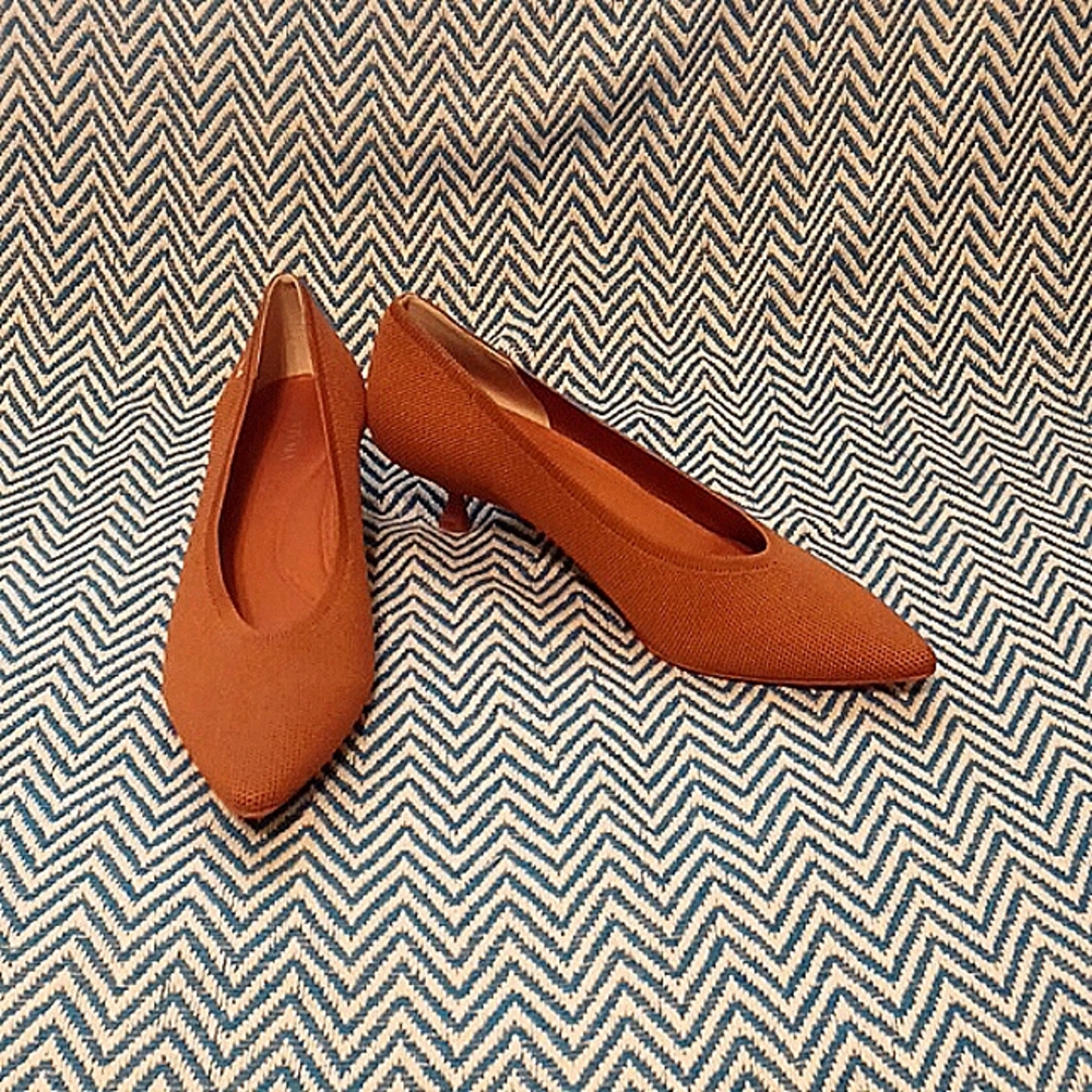 Vivaia Blush Kitten Heels Sz 10 Never Been Worn!